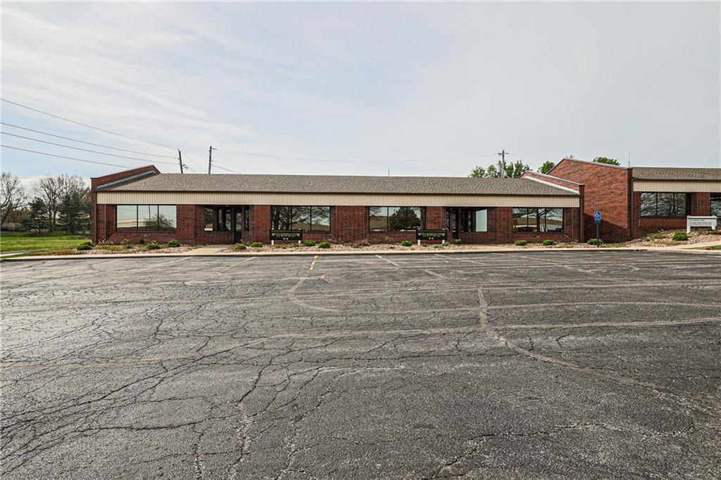 Photo of 1900 NW Copper Oaks Circle Blue Springs MO 64015