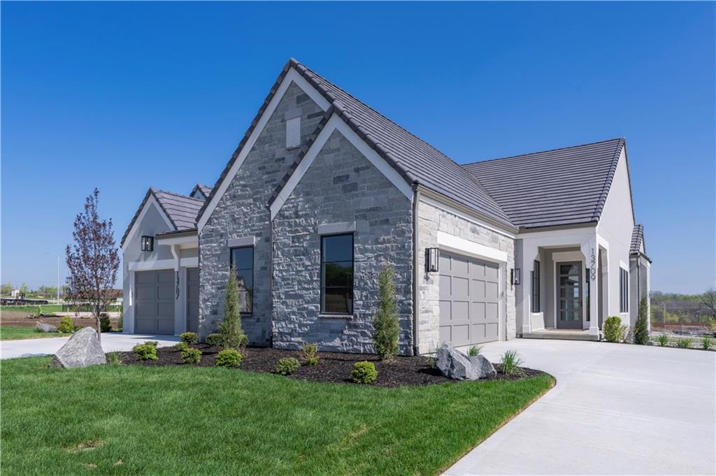 Photo of 13709 Pembroke Lane Leawood KS 66224
