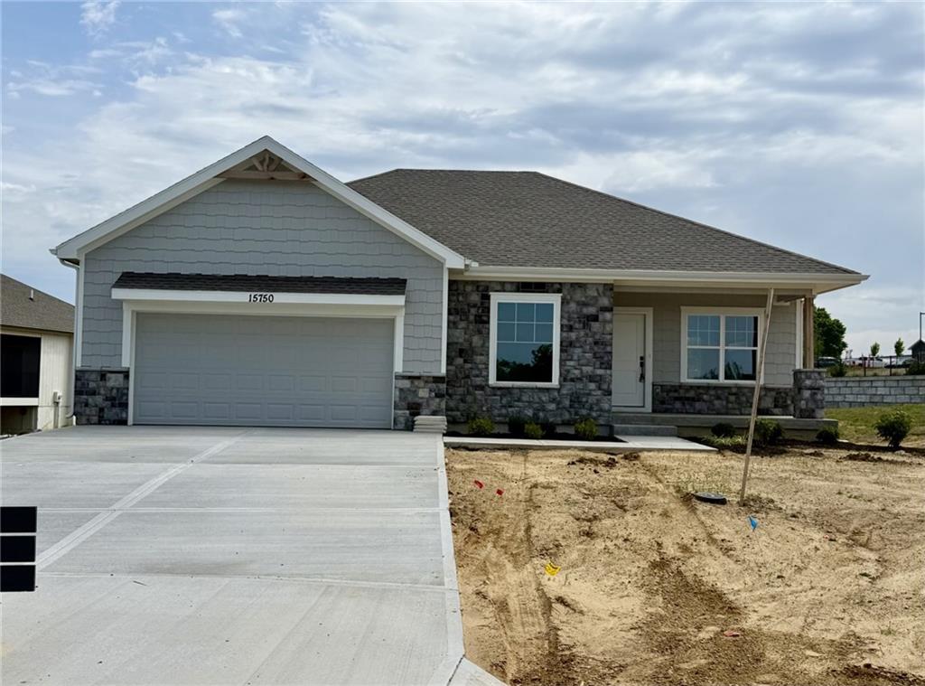 Photo of 15750 Whitney Court Basehor KS 66007