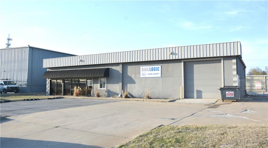 Photo of 2929 E US Highway 40 Highway Blue Springs MO 64015