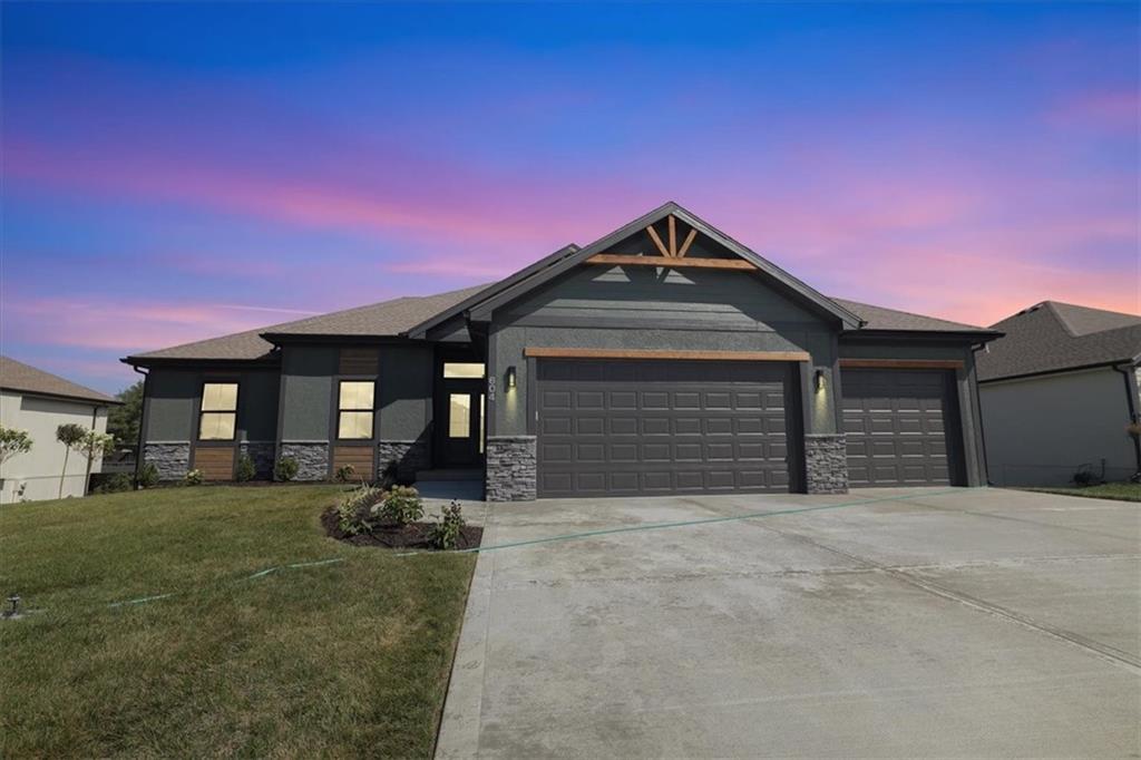 Photo of 604 Blackhawke Drive Smithville MO 64089