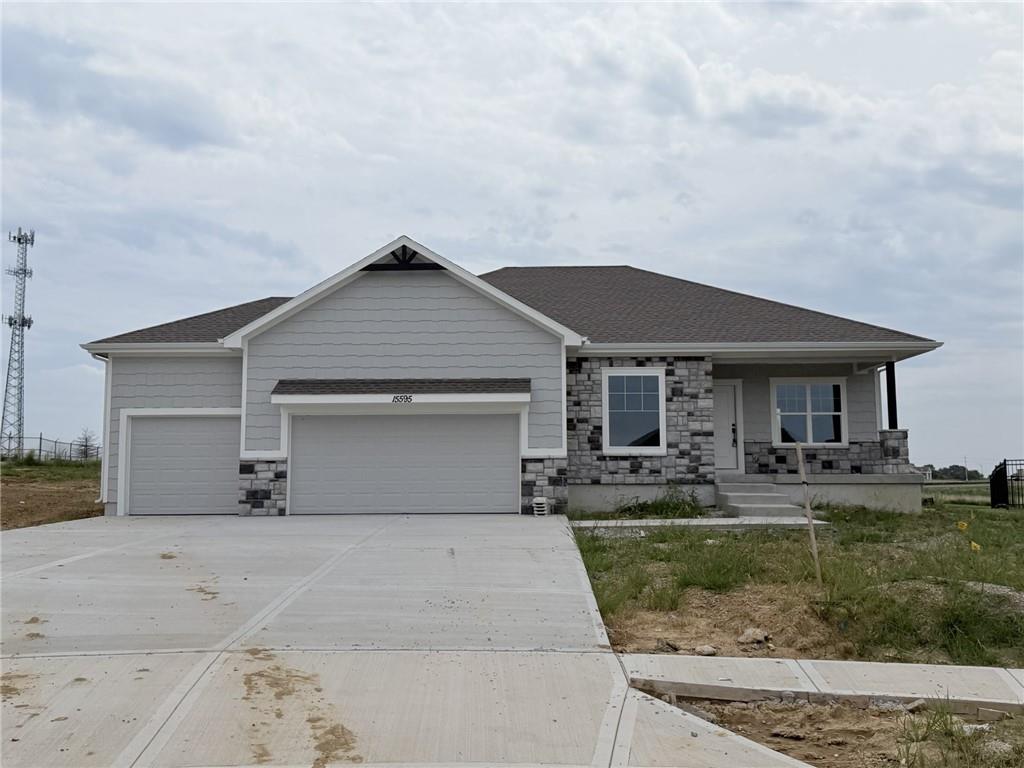 Photo of 15595 N Sheridan Court Basehor KS 66007