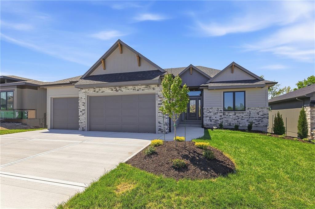 Photo of 911 Savannah Lane Greenwood MO 64034