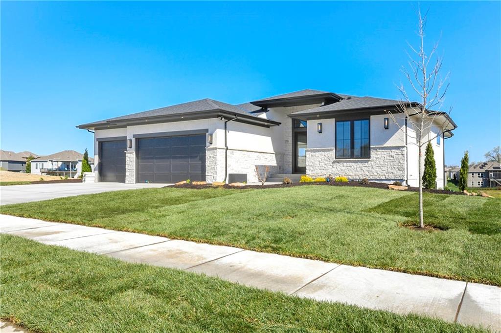Photo of 3925 SW Flintrock Drive Lee's Summit MO 64082