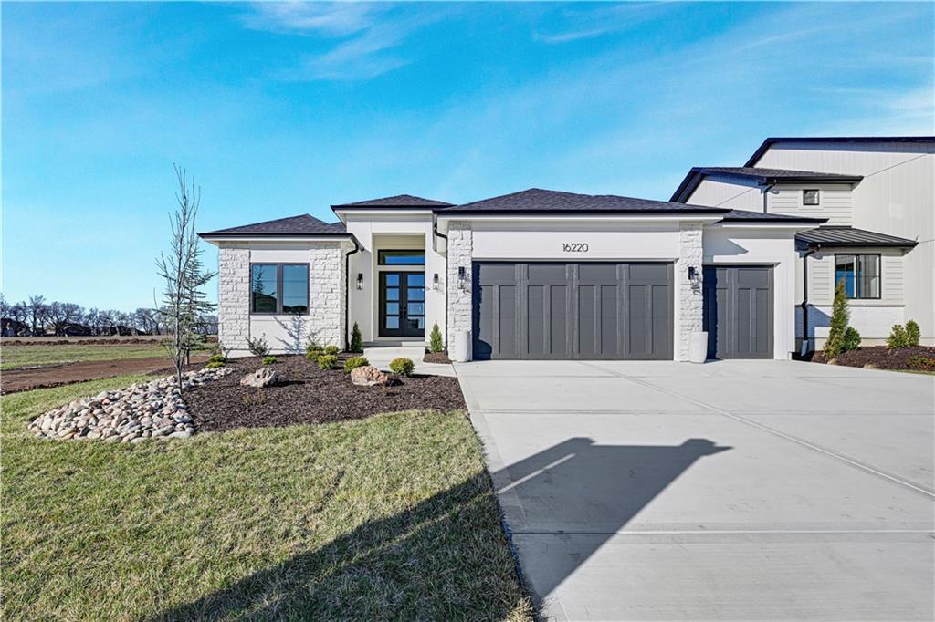 Photo of 16220 S Twilight Lane Olathe KS 66062