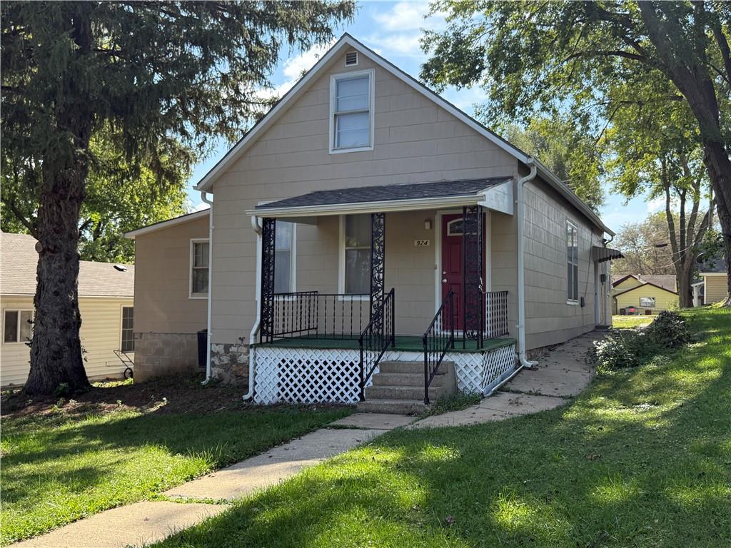 Photo of 924 Kearney Street Atchison KS 66002