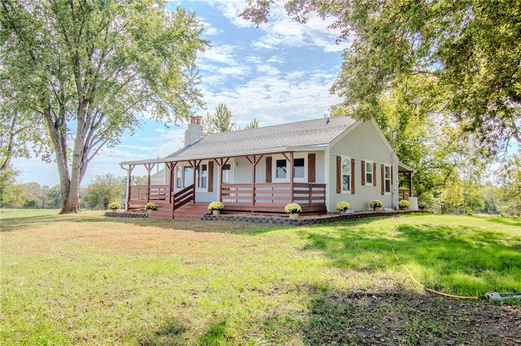 Photo of 40503 E State Route 2 Highway Garden City MO 64747