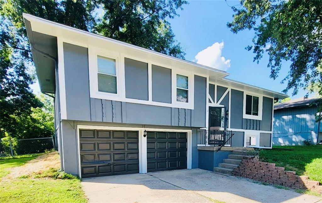 Photo of 1518 SE 15th Street Oak Grove MO 64075