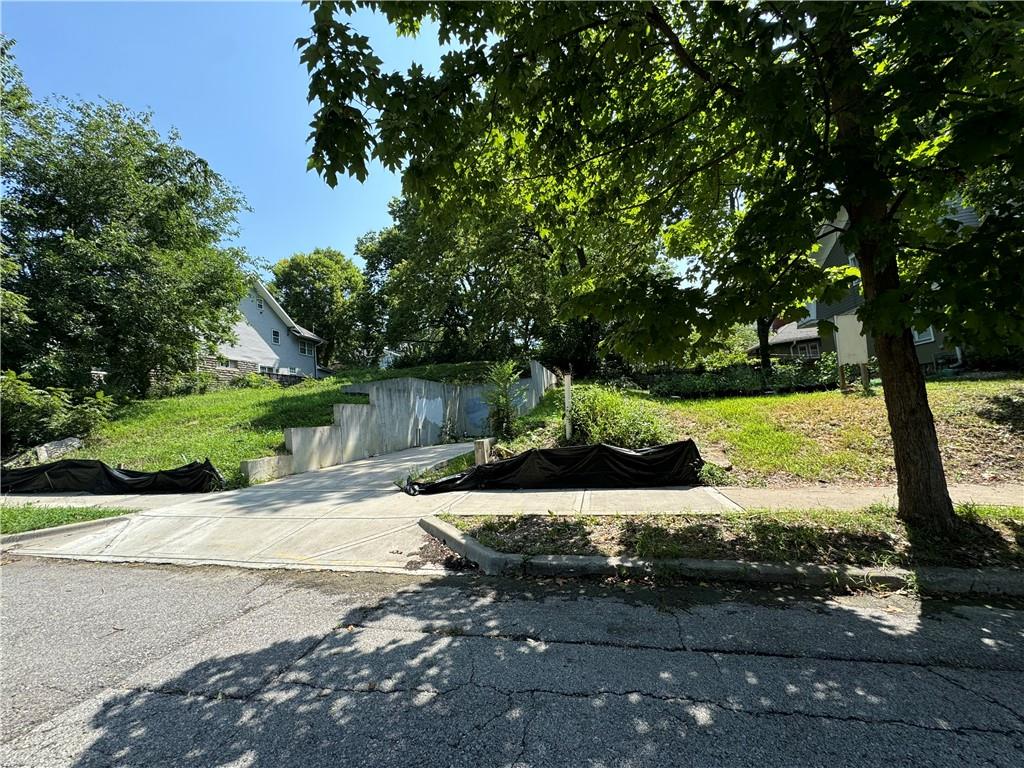 Photo of 4233 Charlotte Street Kansas City MO 64110