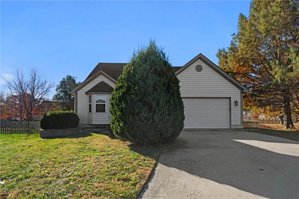 Photo of 741 SW Windsong Circle Lee's Summit MO 64082