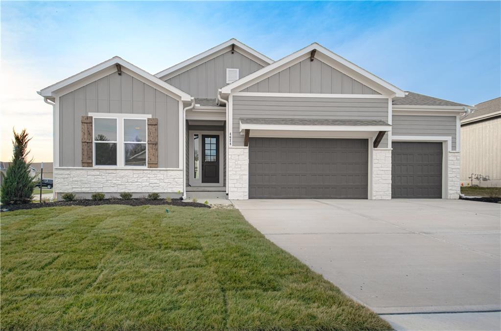 Photo of 4628 SW Robinson Drive Lee's Summit MO 64083
