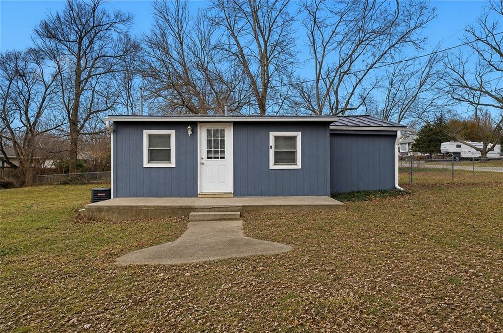 Photo of 126 S Village Street Tonganoxie KS 66086