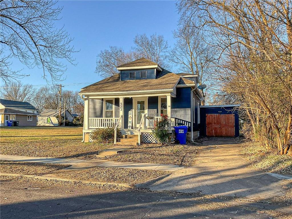 Photo of 923 E 10th Street Sedalia MO 65301