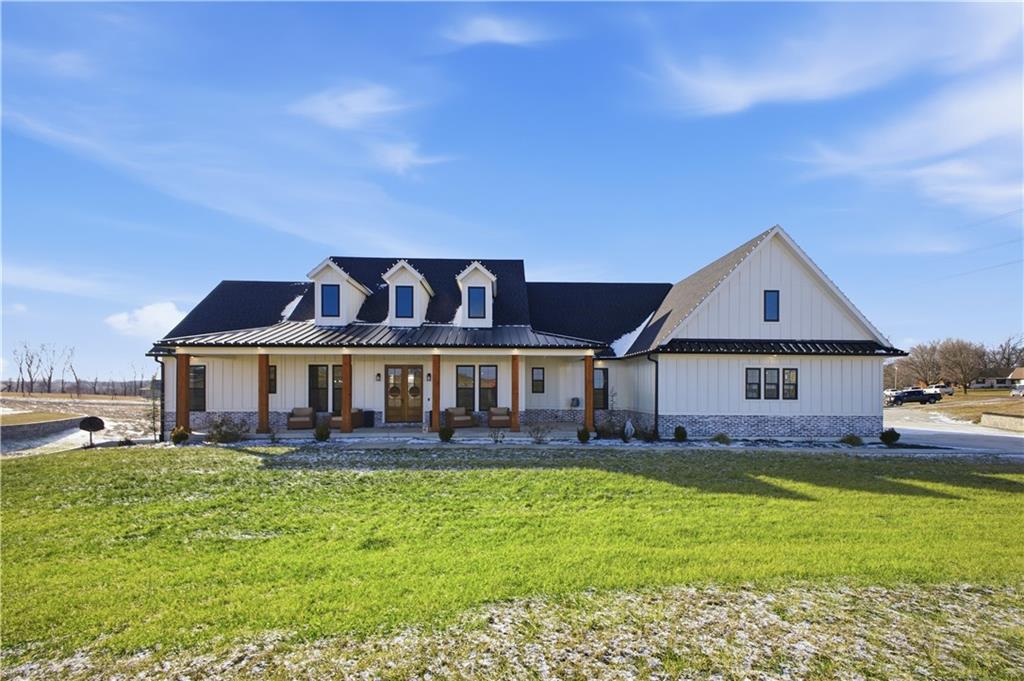 Photo of 2 SE Woodview Road St Joseph MO 64507