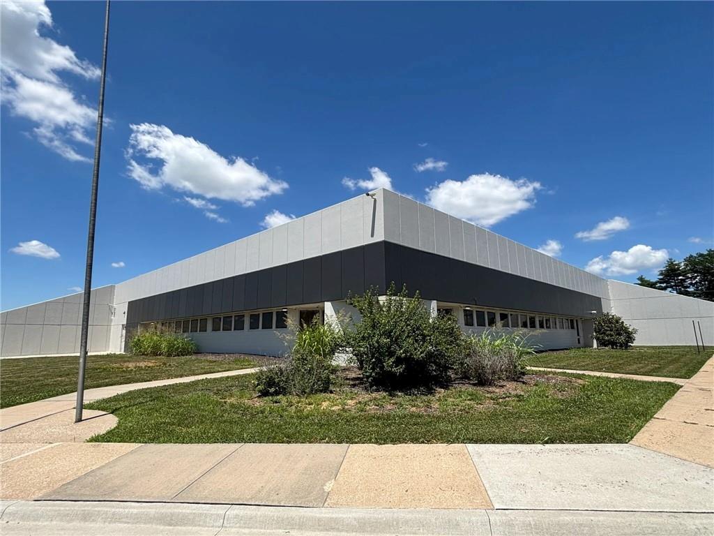 Photo of 9000 Old Santa Fe Road Kansas City MO 64138