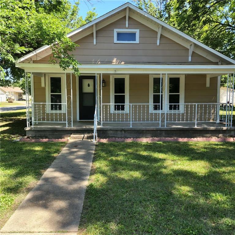 Photo of 301 E 6th Avenue Caney KS 67333