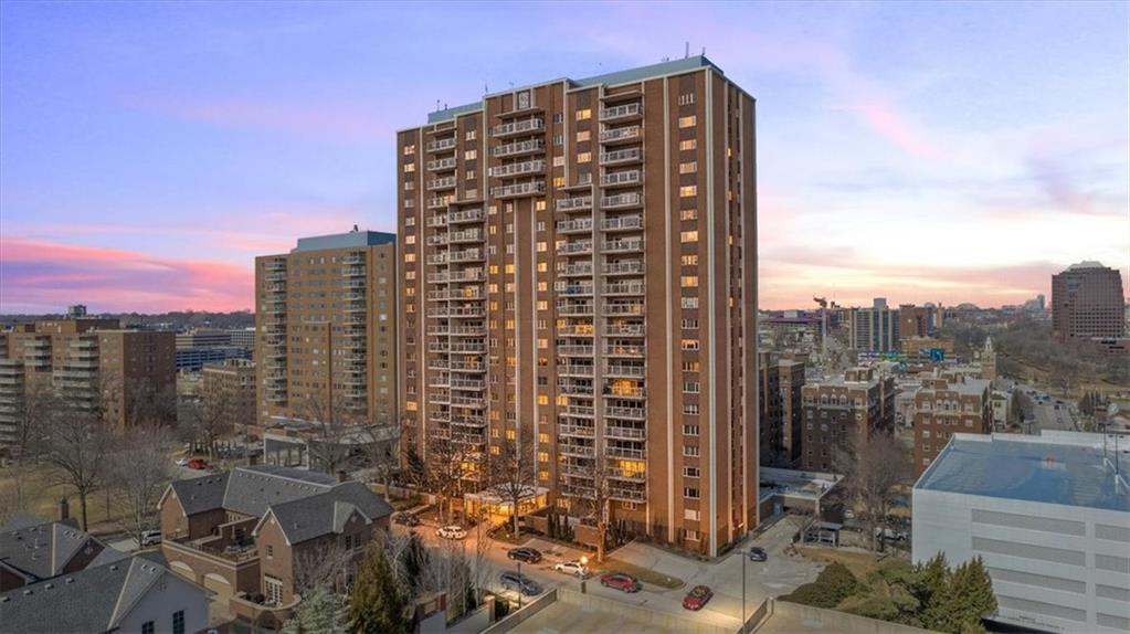 Photo of 121 W 48th Street #1504 Kansas City MO 64112