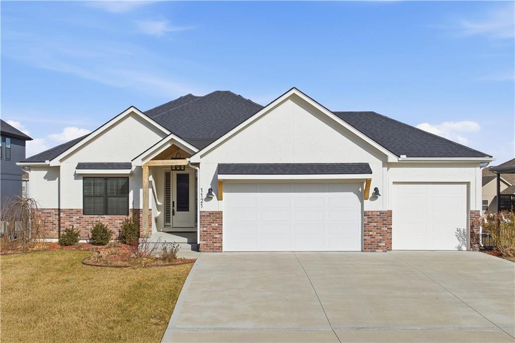 Photo of 1121 SW Brookside Court Lee's Summit MO 64064