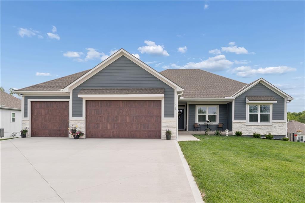Photo of 909 Captain Merriman Drive Freeman MO 64746