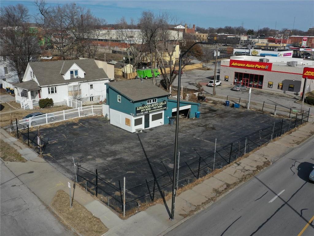 Photo of 300 E Linwood Boulevard Kansas City MO 64111