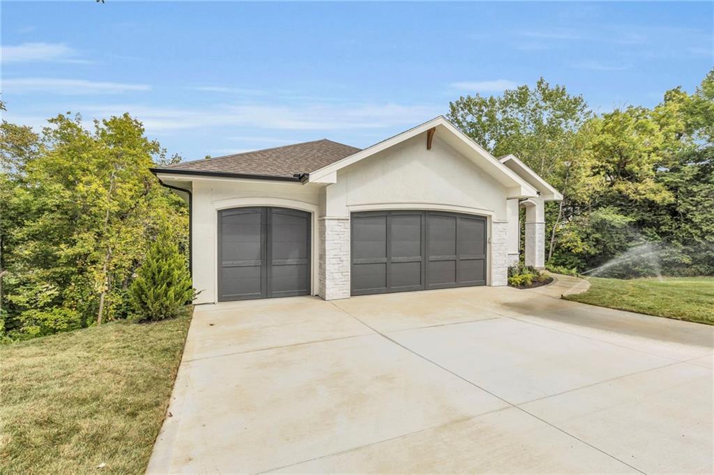 Photo of 10404 River Hills Drive Parkville MO 64152