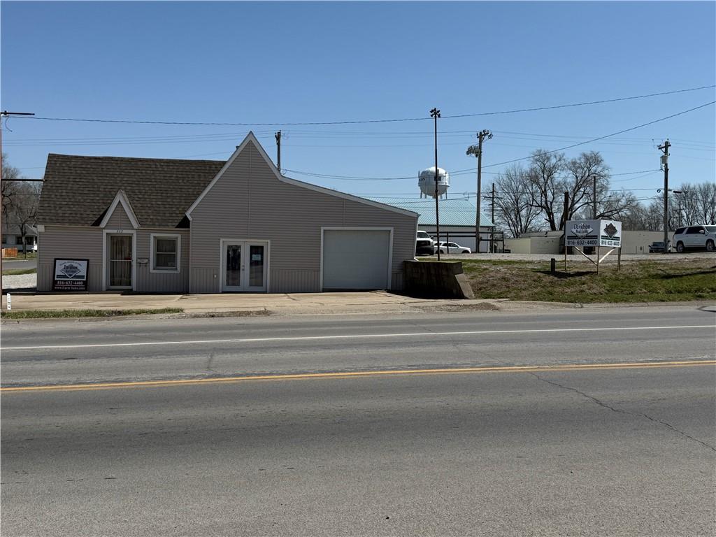 Photo of 322 N Walnut Street Cameron MO 64429