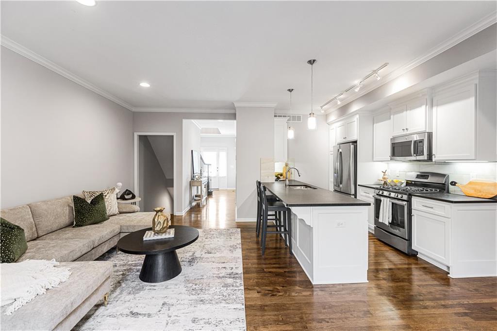 Photo of 4450 Summit Street Kansas City MO 64111