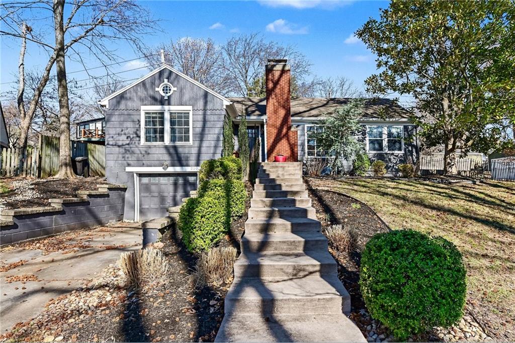 Photo of 210 E Winthrope Road Kansas City MO 64113
