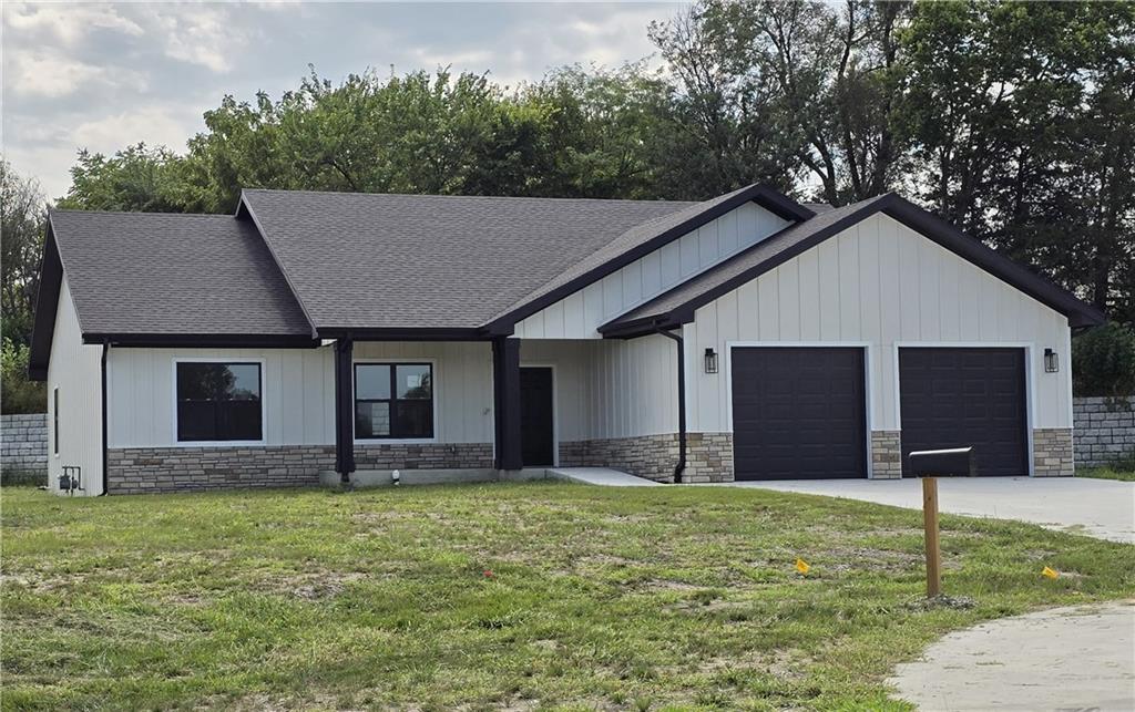 Photo of 1007 George Court Effingham KS 66023