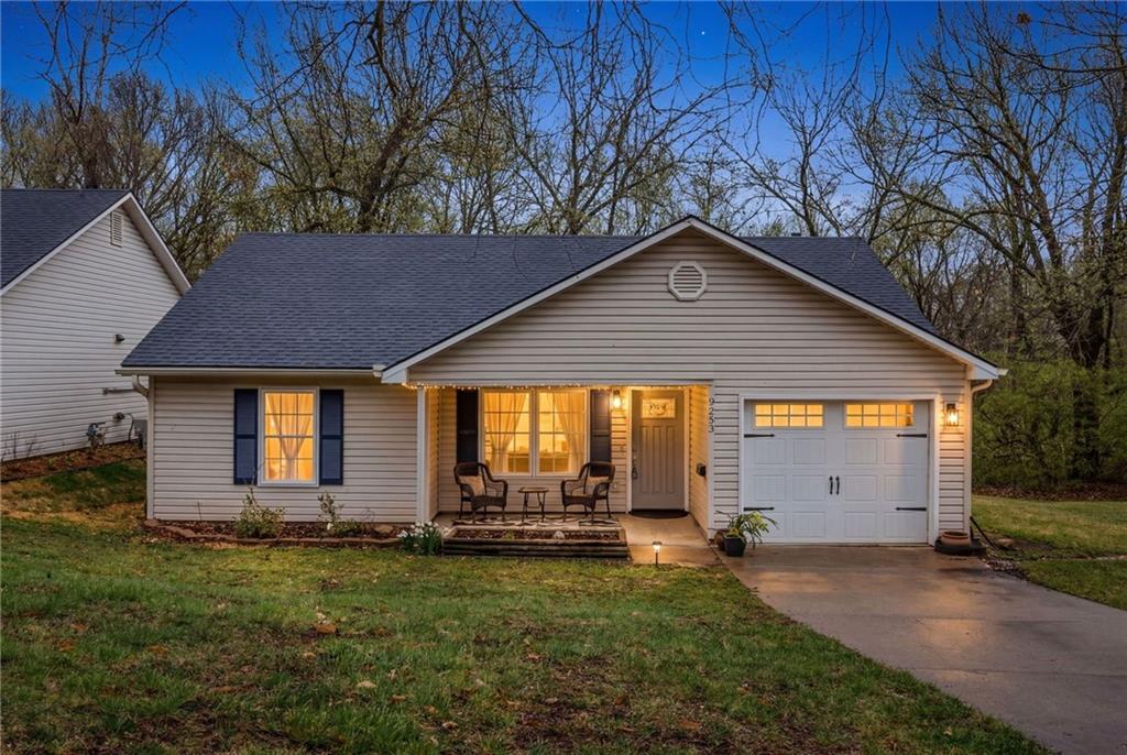 Photo of 9253 Walnut Street Kansas City MO 64114