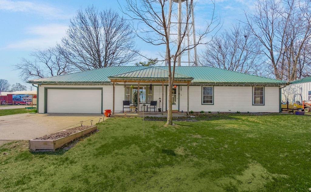 Photo of 101 Jefferson Avenue East Lynne MO 64743