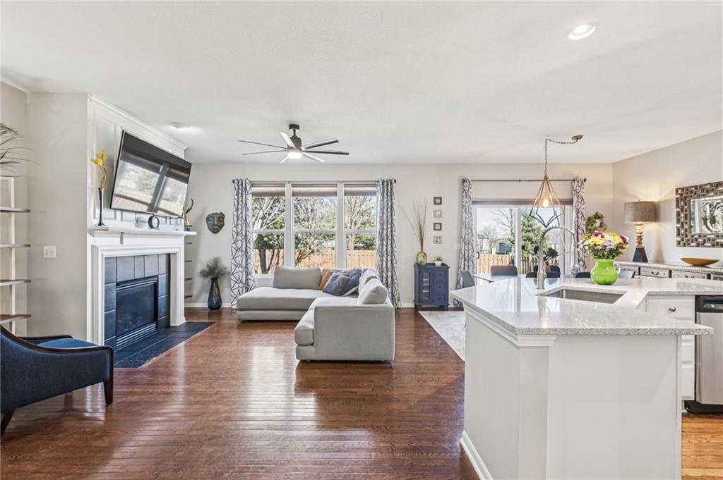Photo of 1022 SW Cheshire Drive Lee's Summit MO 64083
