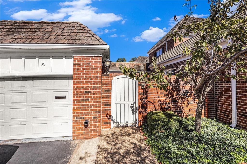 Photo of 31 Compton Court Prairie Village KS 66208