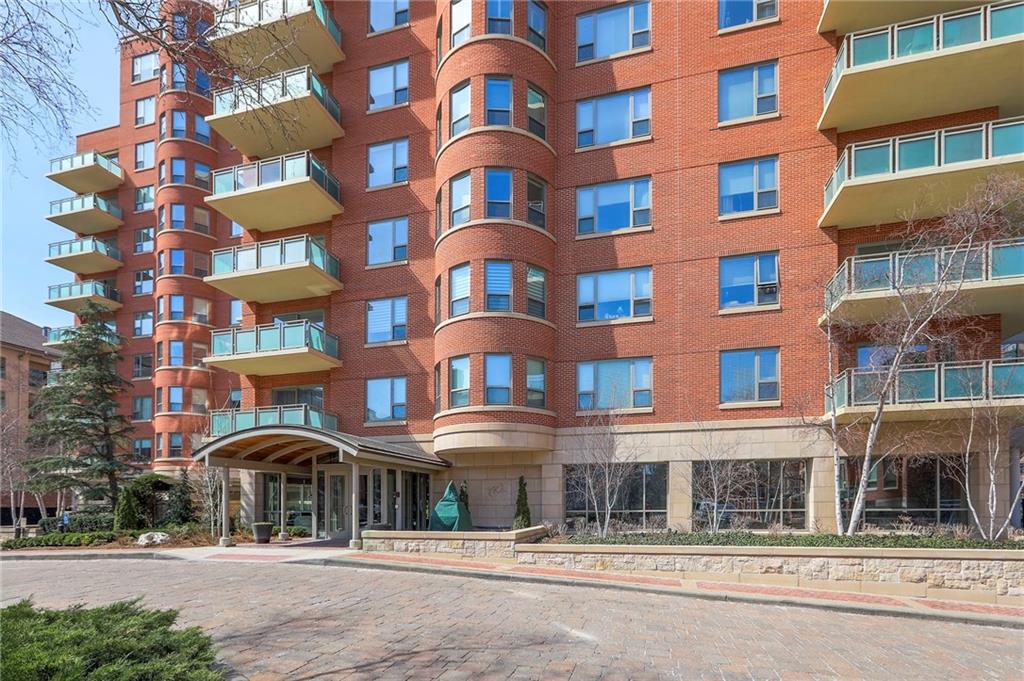 Photo of 4950 Central Street #1001 Kansas City MO 64112