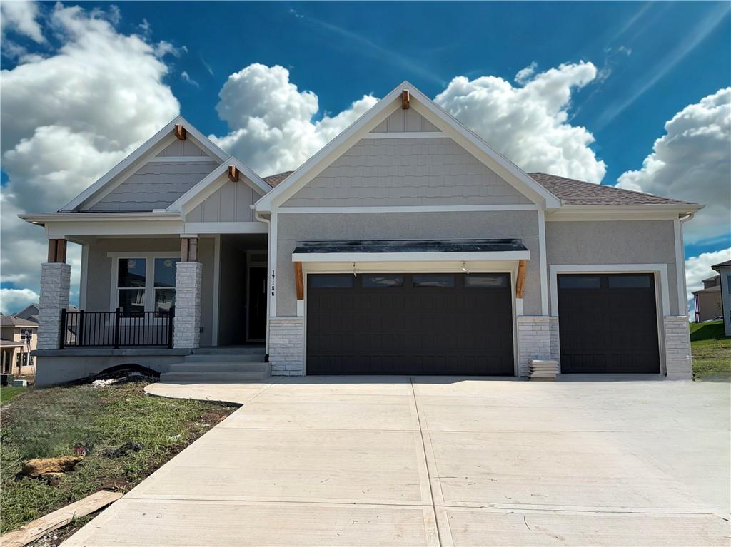 Photo of 17186 S Laurelwood Street Olathe KS 66062