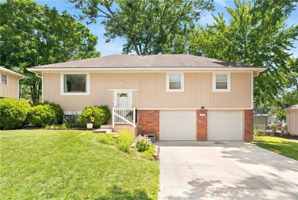 Photo of 1924 SW 5th Street Blue Springs MO 64014