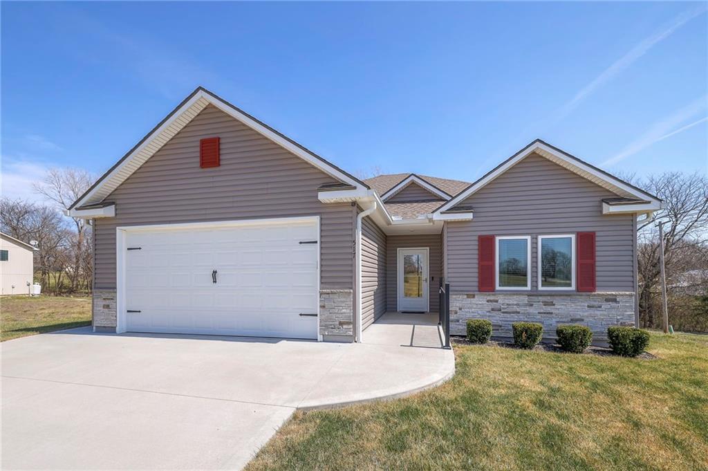 Photo of 517 Village Lane Harrisonville MO 64701