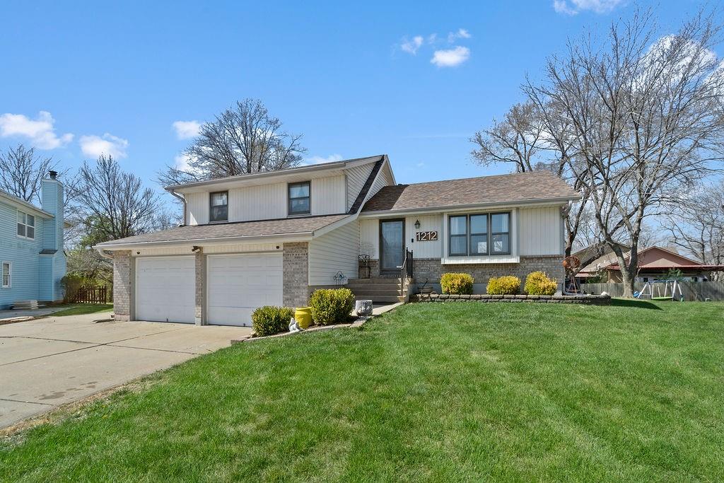 Photo of 1212 Breckenridge Court Blue Springs MO 64015