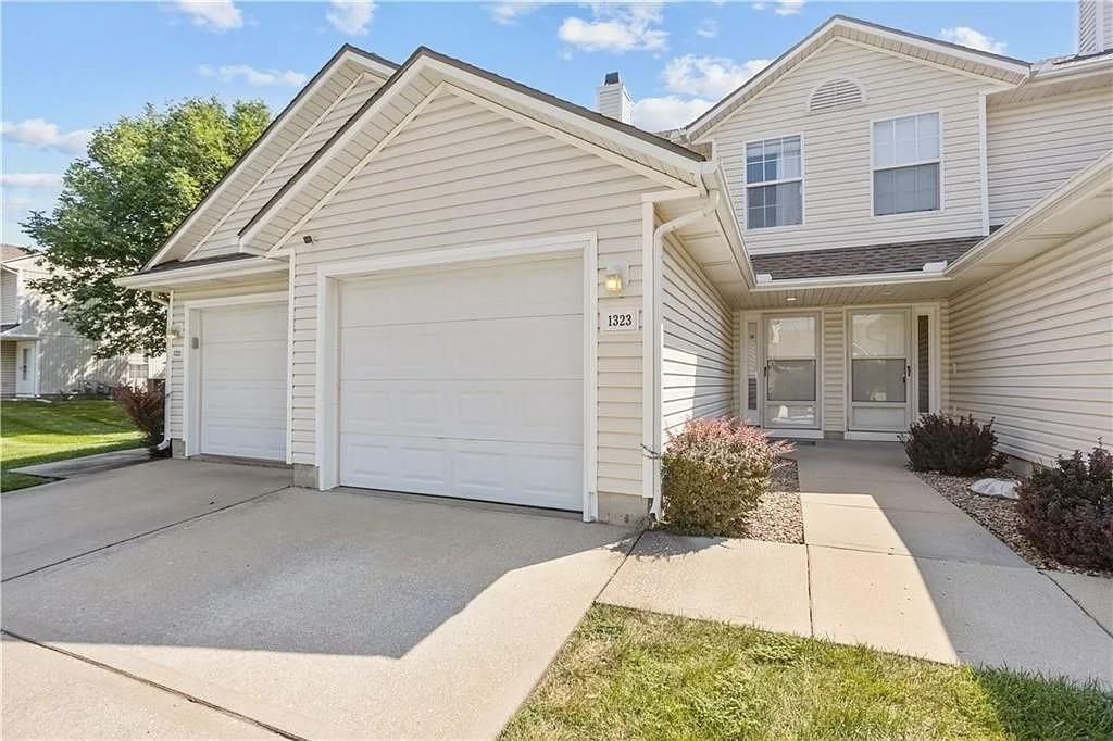 Photo of 1323 SE Lexington Avenue Lee's Summit MO 64081