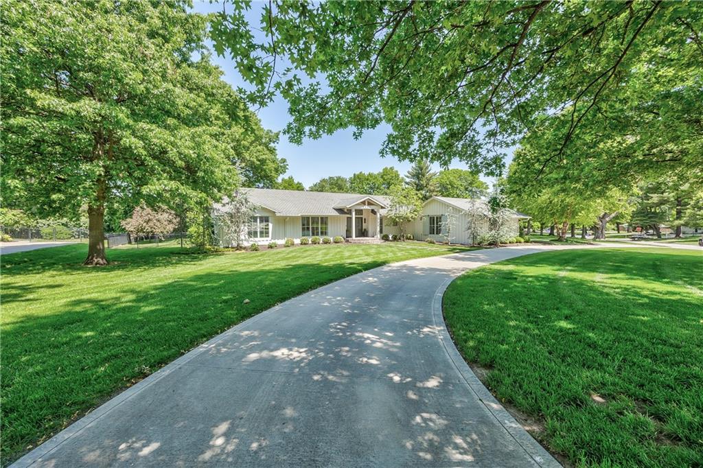 Photo of 8600 Reinhardt Lane Leawood KS 66206