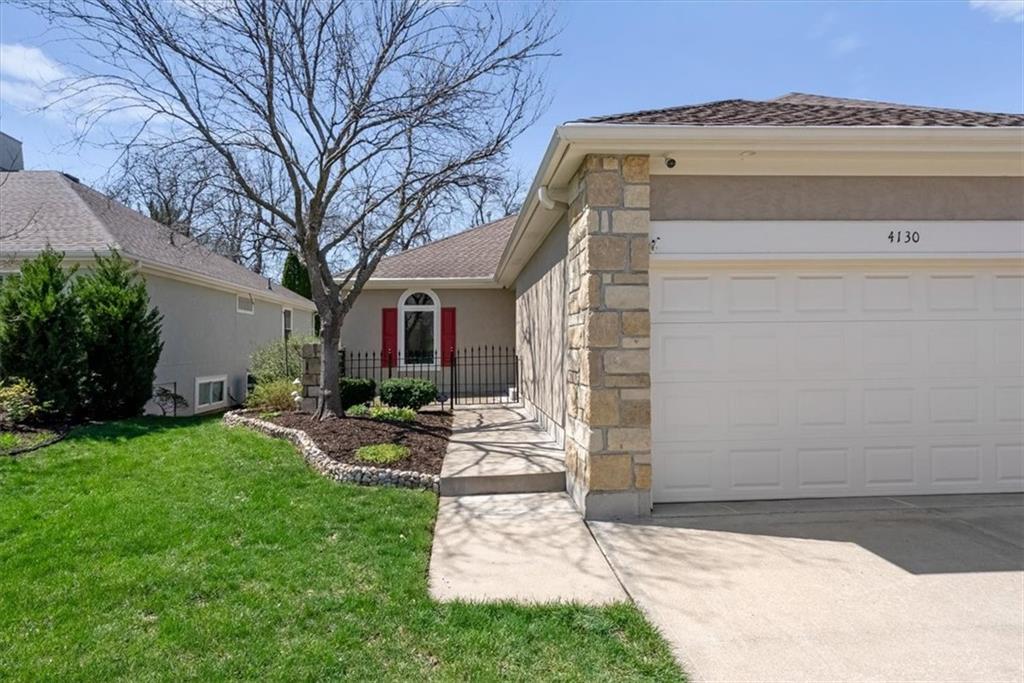 Photo of 4130 SW Minnesota Drive Lee's Summit MO 64082