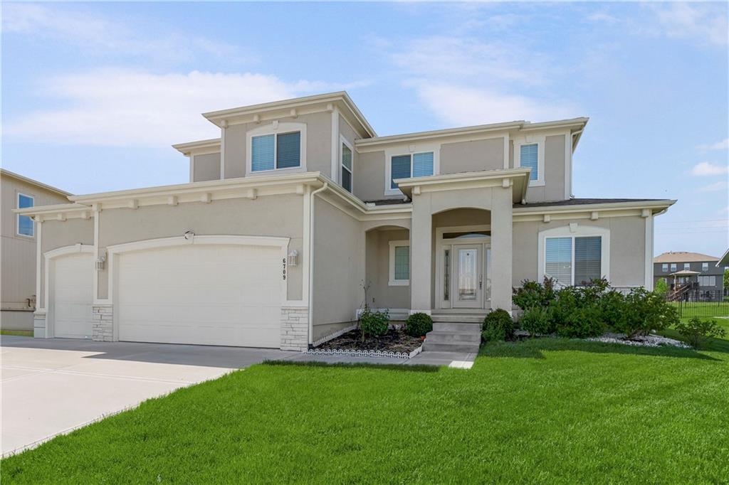 Photo of 6709 NW 105th Street Kansas City MO 64154