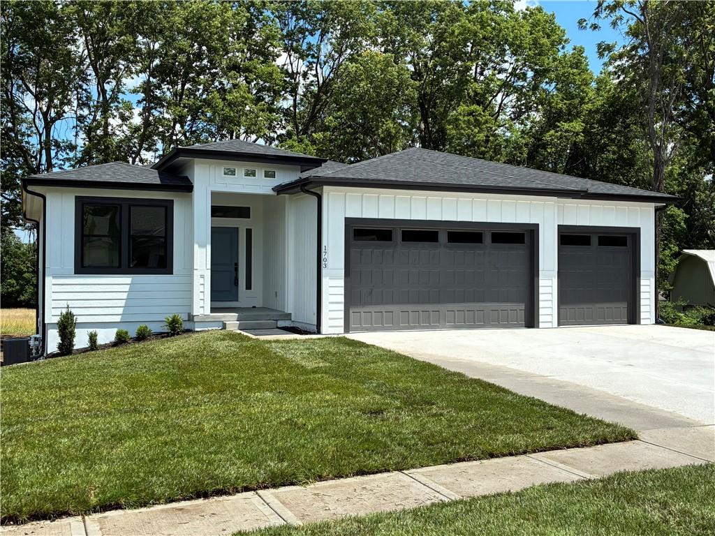 Photo of 1703 SW Locust Street Oak Grove MO 64075