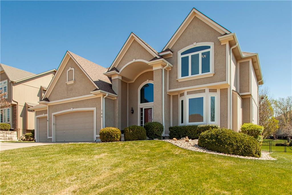 Photo of 709 NE Twin Brook Drive Lee's Summit MO 64086