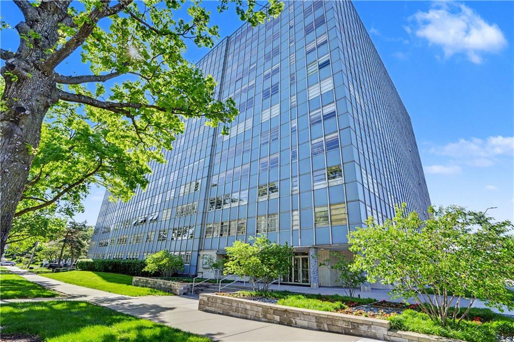 Photo of 333 W Meyer Boulevard #305 Kansas City MO 64113
