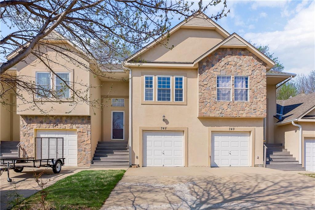 Photo of 742 S WOODSON Lane Gardner KS 66030
