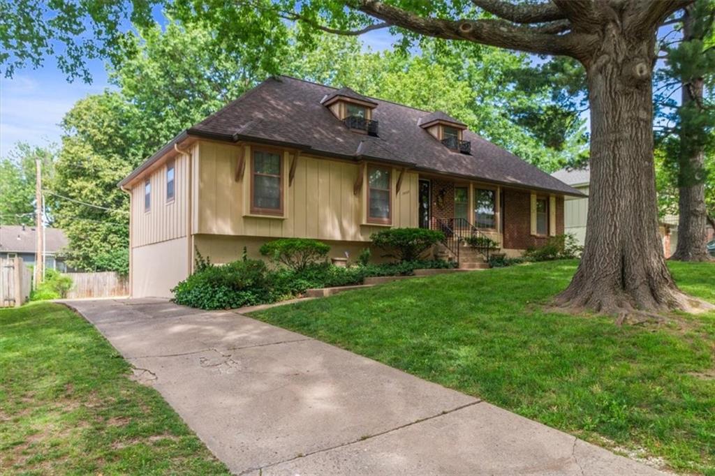 Photo of 3908 Woodbury Street Independence MO 64055