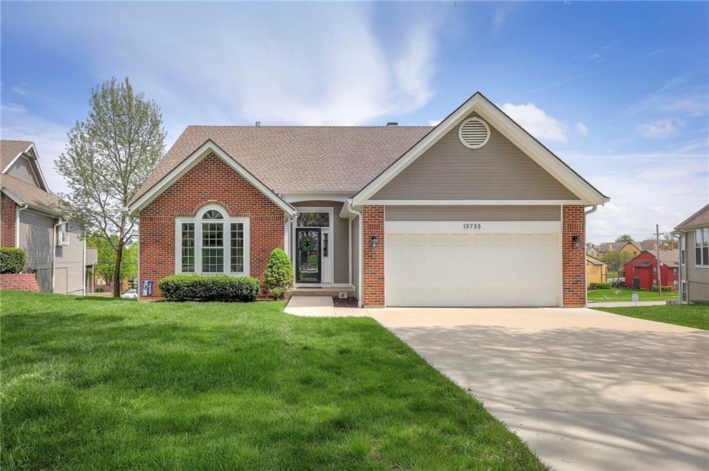 Photo of 13733 Pembroke Circle Leawood KS 66224