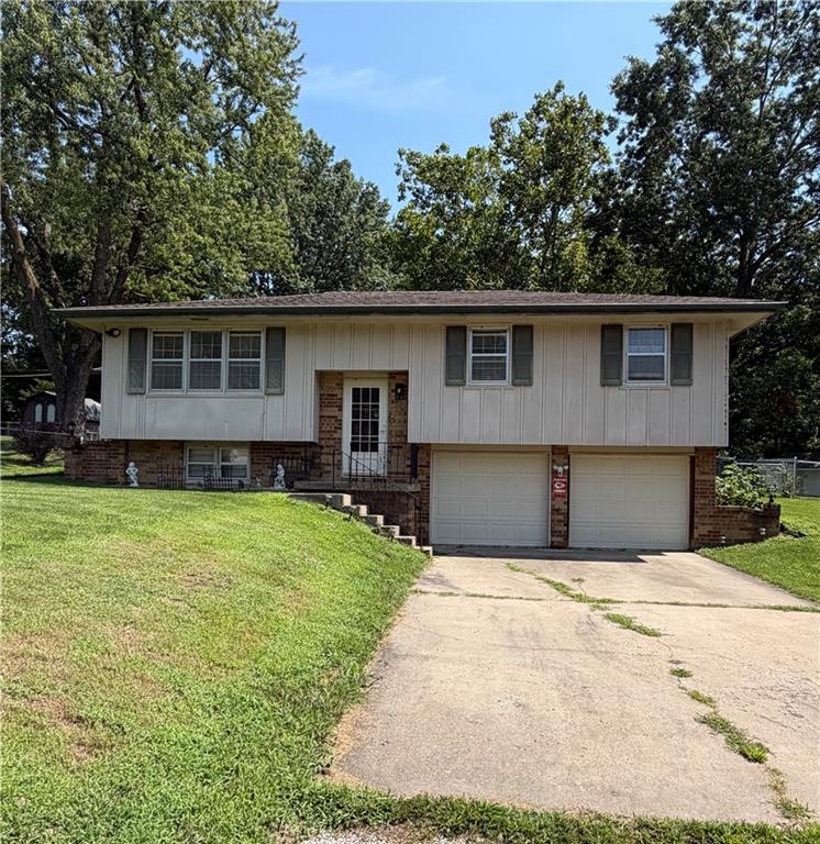 Photo of 2607 NW Powderhorn Drive Kansas City MO 64154