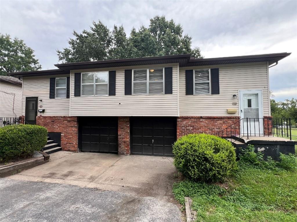Photo of 703 N Frandsen Road Independence MO 64050